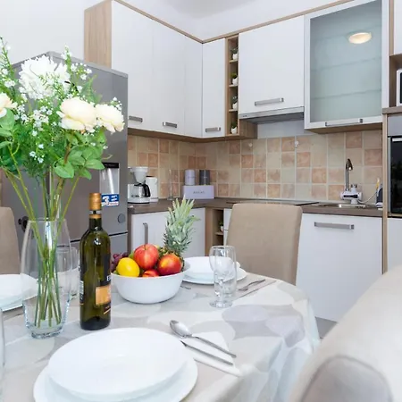 Dijana Appartement *