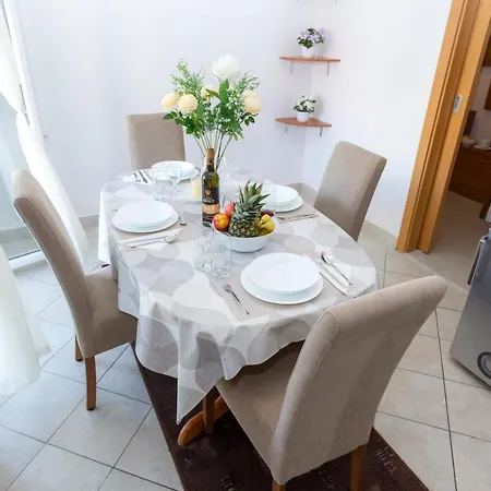 Dijana Appartement *